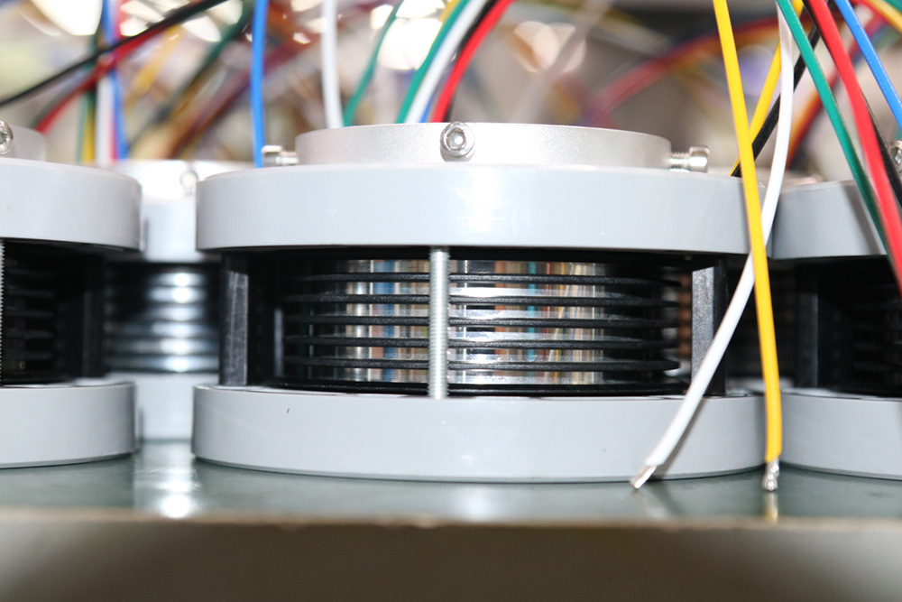 導(dǎo)電滑環(huán)內(nèi)部結(jié)構(gòu)  電刷旋轉(zhuǎn)接頭的原理是什么？