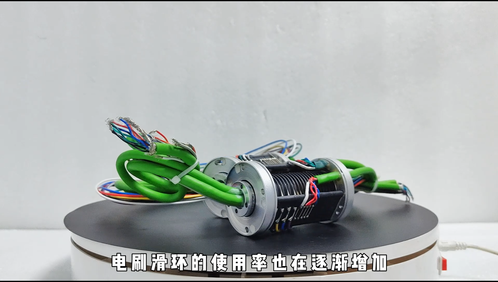 以太網(wǎng)滑環(huán)還常用于CCTV視頻監(jiān)控?cái)z像頭,工業(yè)控制中心等設(shè)備