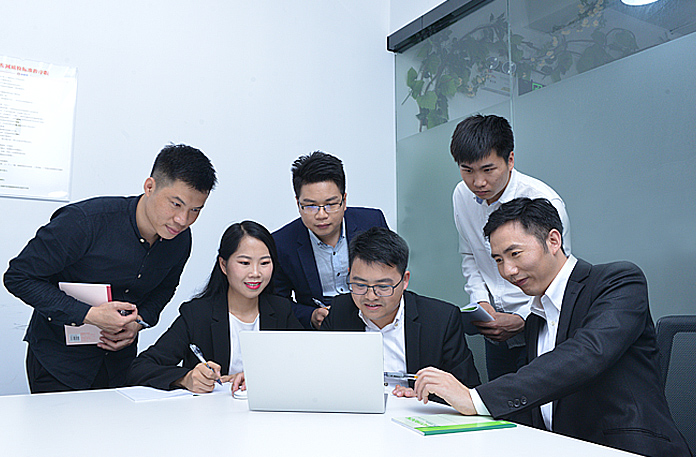 數十人獨立研發團隊